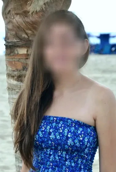 Amira, 28