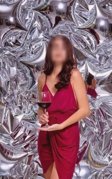Caroline, 35