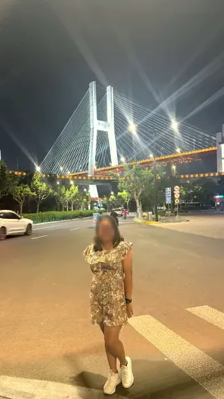 Malou, 34