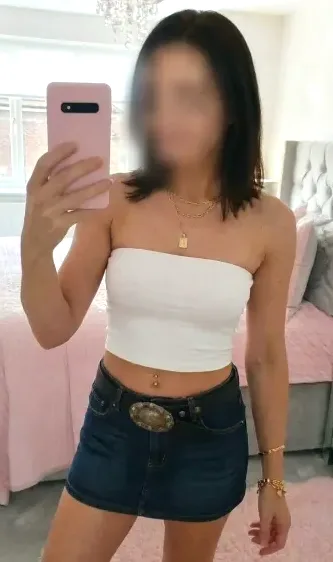 Nicoline, 24