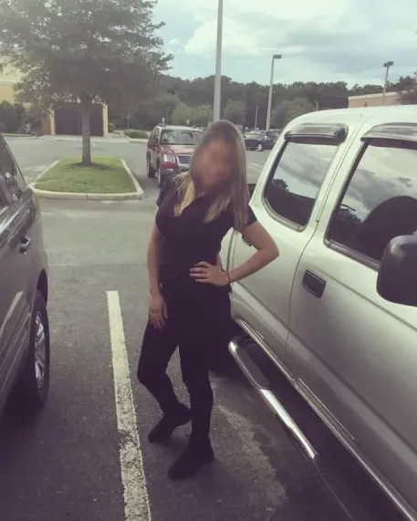 Nora, 32
