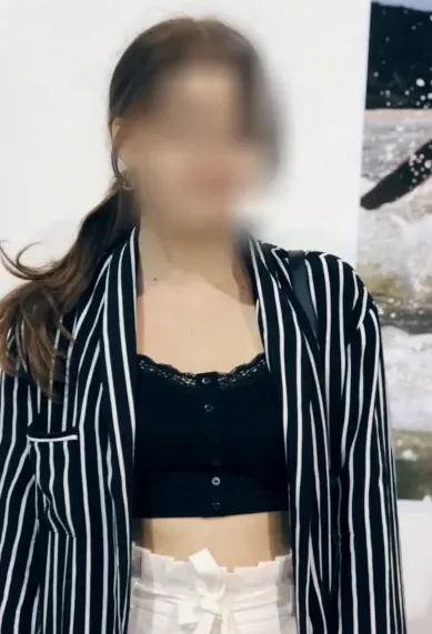 Rosa, 28